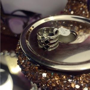 Black and cubic zirconia blossom print ring